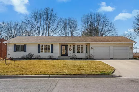 1560 Sunset Dr SW, Owatonna, MN 55060