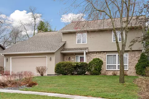 93 Maryknoll Dr, Stillwater, MN 55082