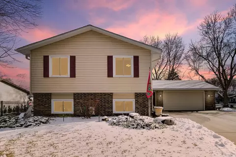 7425 W 100th St, Bloomington, MN 55438