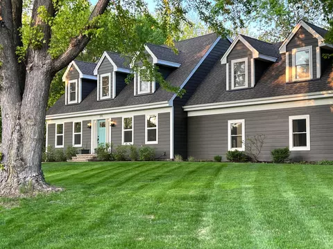 210 Queensland Ln N, Plymouth, MN 55447