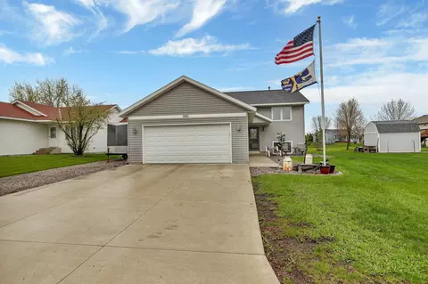 1880 W Shore Dr SW, Hutchinson, MN 55350