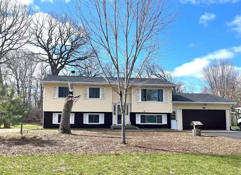 9647 Ironwood Dr, Saint Joseph, MN 56374