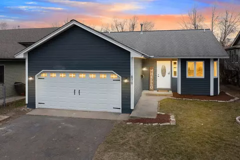 879 Iowa Ave W, Saint Paul, MN 55117