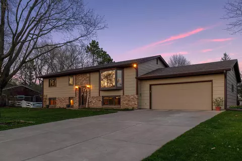 3 Anita Ave, Waconia, MN 55387