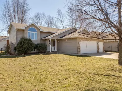 1986 Eastway Ave, Shakopee, MN 55379