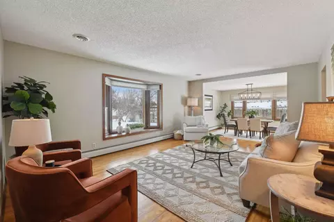 2704 27th Pl, Burnsville, MN 55337
