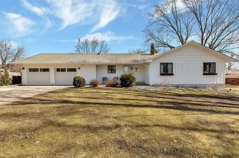 955 Mooers Ave SE, Cokato, MN 55321