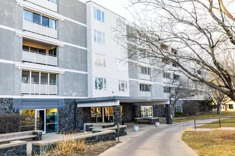 6450 York Ave S #402, Edina, MN 55435