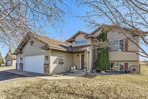 102 Roberts Ct, Buffalo, MN 55313
