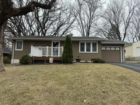 1907 Bellview Ln, Albert Lea, MN 56007