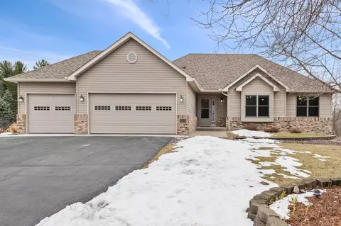 25275 Grizzly Ct, Wyoming, MN 55092