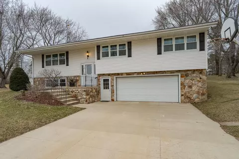 89530 240th St, Austin, MN 55912