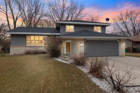 928 97th Ave NE, Blaine, MN 55434