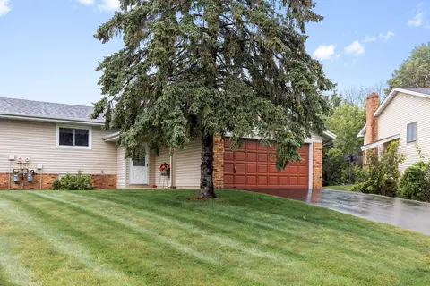 4579 Horizon Cir, Eagan, MN 55123