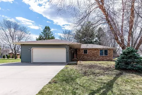 2155 Northridge Dr, North Mankato, MN 56003