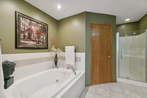 Bath - 1653 45th St SE, Saint Cloud, MN 56304 photo 3 of 4