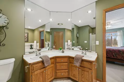 Bath - 1653 45th St SE, Saint Cloud, MN 56304 photo 2 of 4