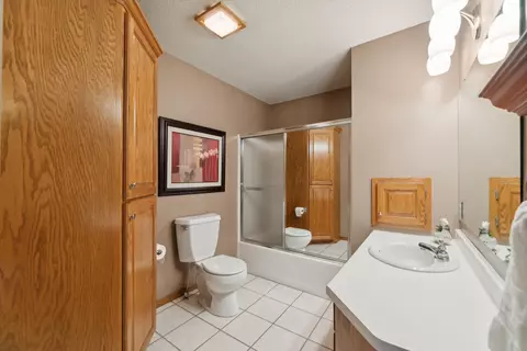 Bath - 1653 45th St SE, Saint Cloud, MN 56304 photo 4 of 4