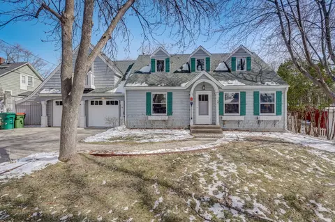 716 Park Ave, Mahtomedi, MN 55115