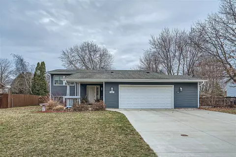 1447 Laurel Ave, Saint Paul Park, MN 55071
