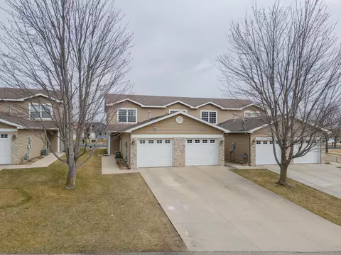 3072 River Falls Ct NW, Rochester, MN 55901