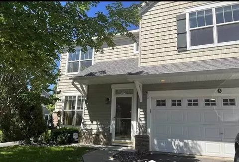 1632 Legacy Pkwy E #8, Maplewood, MN 55109