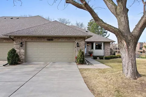 2195 Ferris Ln, Roseville, MN 55113
