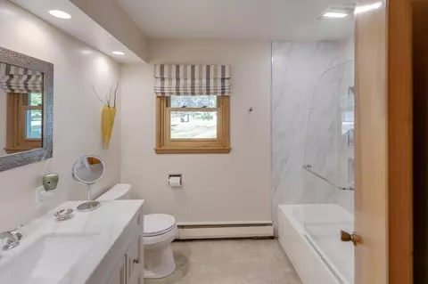 Bath - 15148 Riverside Dr, Brainerd, MN 56401 photo 2 of 2