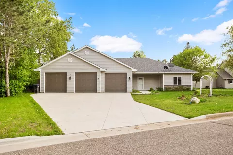 568 Woodland Ln, New Richmond, WI 54017