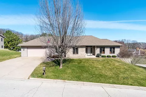 402 N Hill St, La Crescent, MN 55947