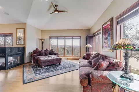 402 N Hill St, La Crescent, MN 55947 photo 8