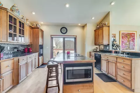 402 N Hill St, La Crescent, MN 55947 photo 2