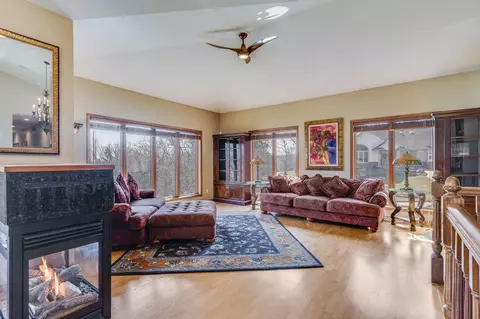 402 N Hill St, La Crescent, MN 55947 photo 3