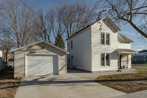 302 1st St NW, Dodge Center, MN 55927