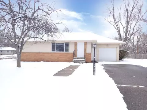 284 Dionne Ave, Roseville, MN 55113