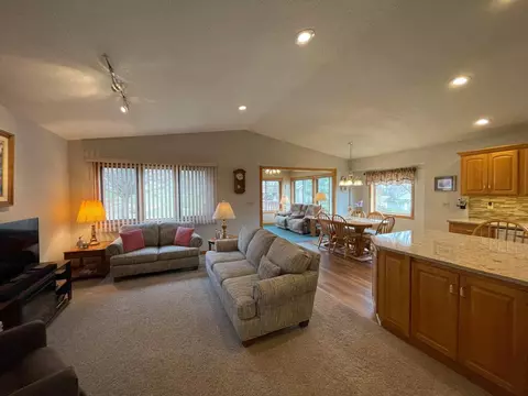 409 August Hills Dr, La Crescent, MN 55947 photo 4