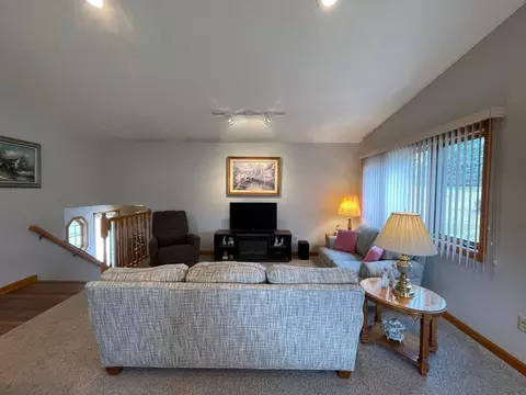 409 August Hills Dr, La Crescent, MN 55947 photo 3