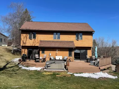 531 Jonathan Ln, La Crescent, MN 55947