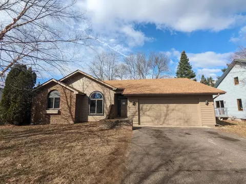 2123 Shannon Dr, Saint Cloud, MN 56301