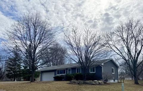 25 E 129th St, Burnsville, MN 55337