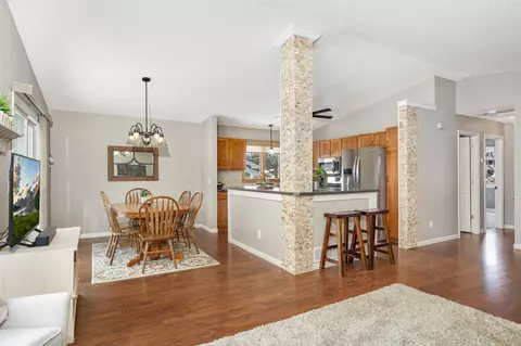 4664 Beacon Hill Rd, Eagan, MN 55122