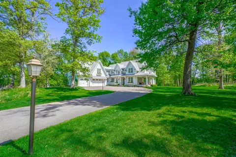 36 Catbird Ln, North Oaks, MN 55127