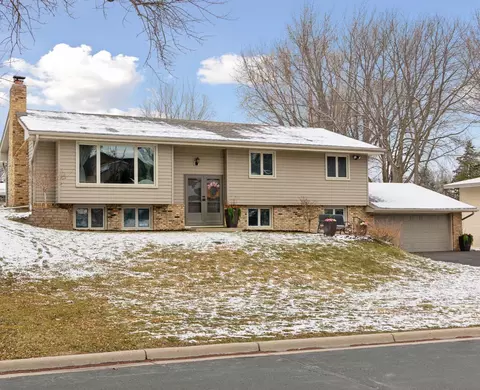 2712 Dana Dr, Burnsville, MN 55337