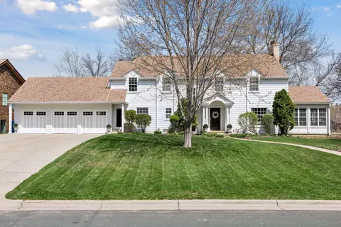4905 Lakeview Dr, Edina, MN 55424
