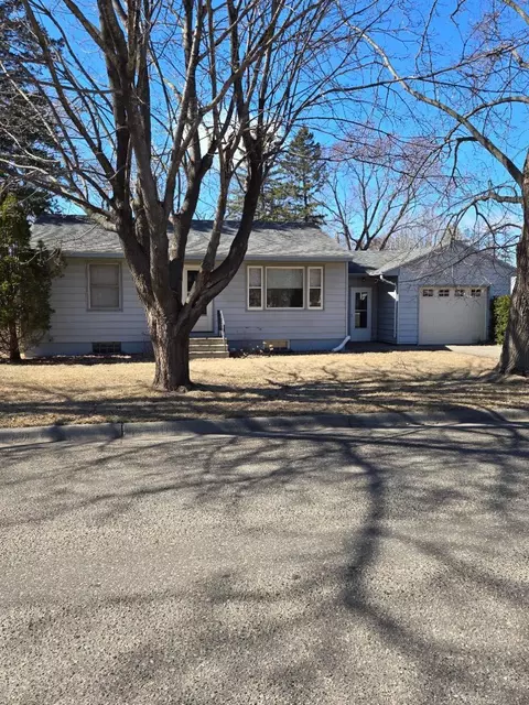 204 S Clayborn Ave, Parkers Prairie, MN 56361