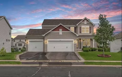 8035 Spring Lake Ln, Shakopee, MN 55379
