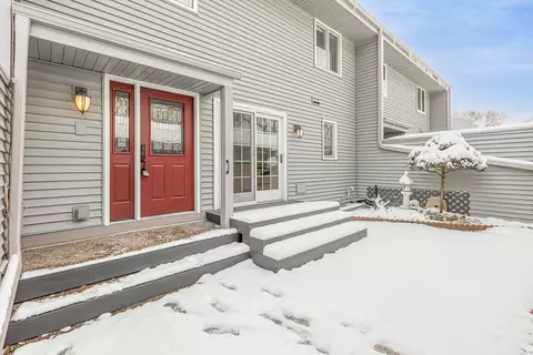 2716 Mackubin St, Roseville, MN 55113