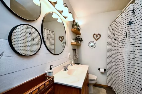 Bath - 875 39th Ave, Goodview, MN 55987 photo 1 of 1