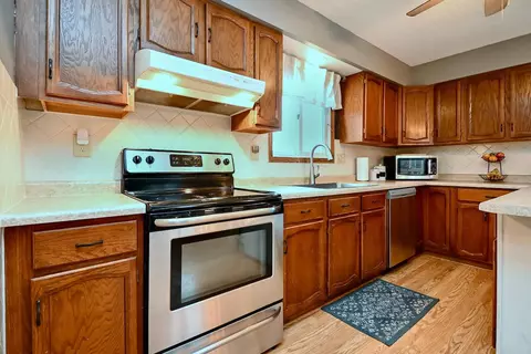 Kitchen - 875 39th Ave, Goodview, MN 55987 photo 3 of 5