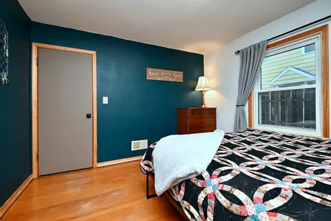 Bedroom - 875 39th Ave, Goodview, MN 55987 photo 3 of 7